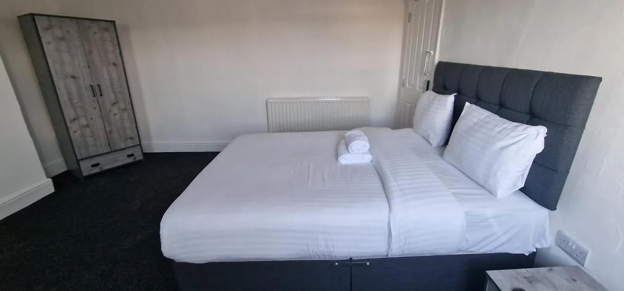Apartment In Central Barnsley 0*,